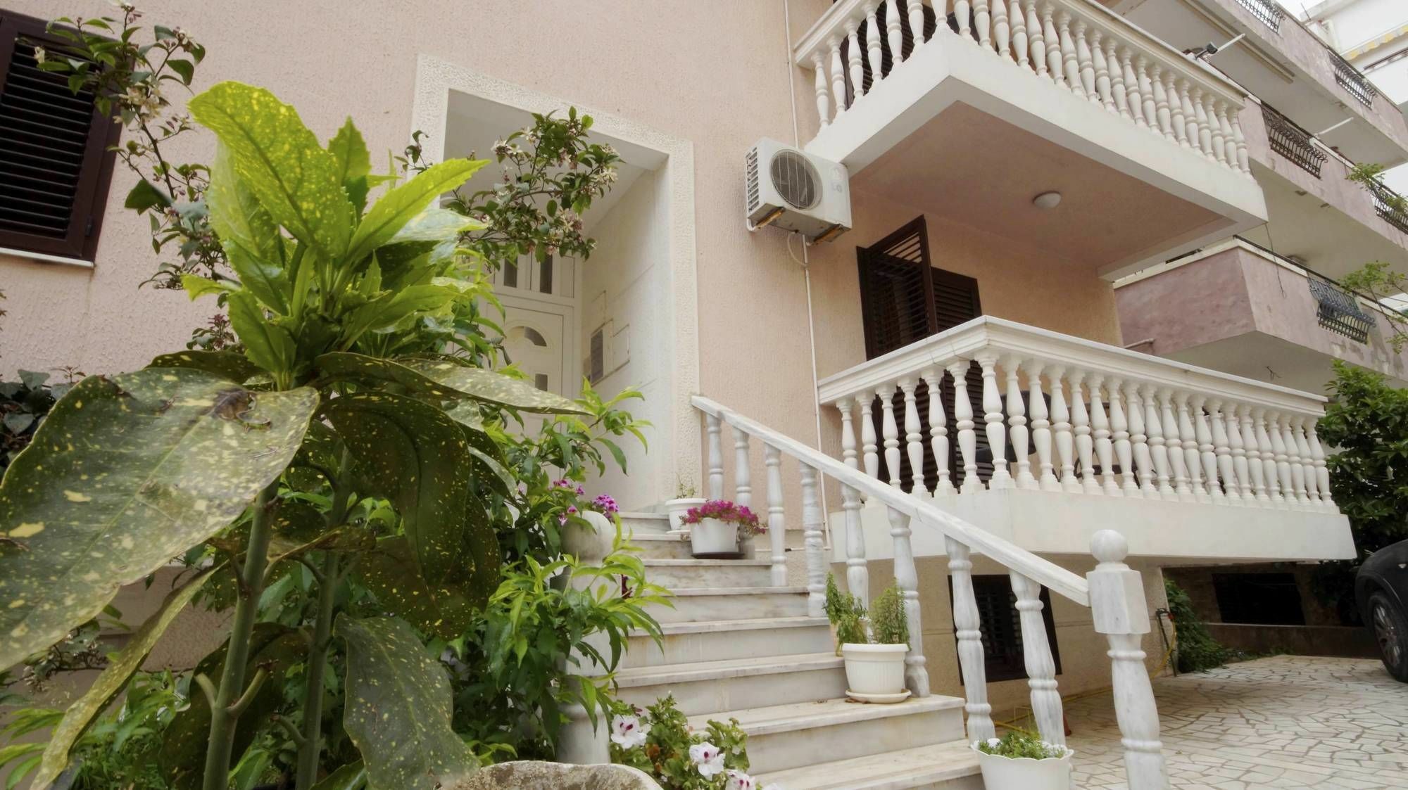 Apartment Glomazic Budva Bagian luar foto